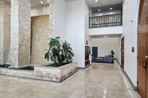 Купить коммерческую недвижимость в Норт-Майами, Флорида № 1986473 - фото 16