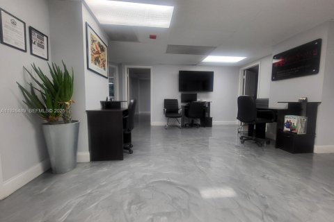 Купить коммерческую недвижимость в Норт-Майами, Флорида № 1986473 - фото 7