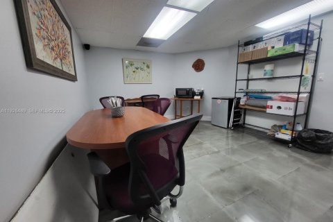 Купить коммерческую недвижимость в Норт-Майами, Флорида № 1986473 - фото 14