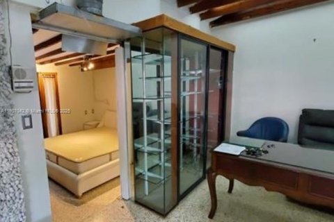 Commercial property in Miami, Florida 191.1 sq.m. № 1963624 - photo 5