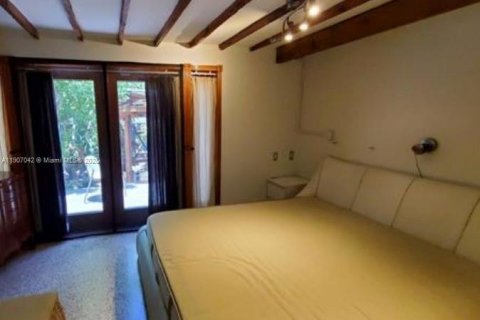 Commercial property in Miami, Florida 191.1 sq.m. № 1963624 - photo 7