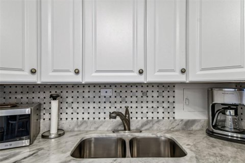 Condo in Clearwater, Florida, 2 bedrooms № 2234435 - photo 12