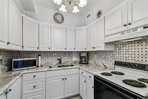 Condo in Clearwater, Florida, 2 bedrooms № 2234435 - photo 10
