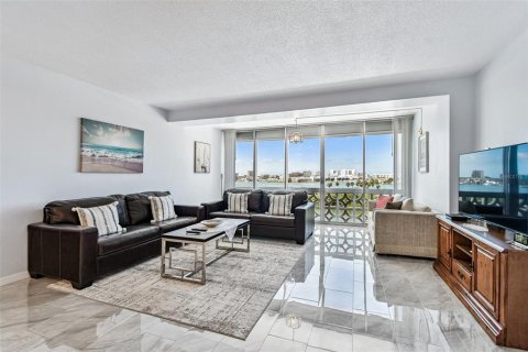 Condo in Clearwater, Florida, 2 bedrooms № 2234435 - photo 3