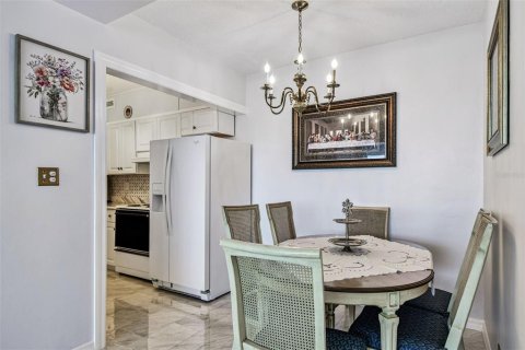 Condo in Clearwater, Florida, 2 bedrooms № 2234435 - photo 7