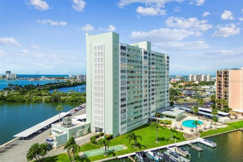 Condo in Clearwater, Florida, 2 bedrooms № 2234435 - photo 2