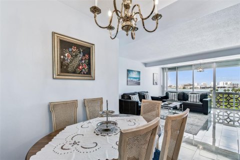 Condo in Clearwater, Florida, 2 bedrooms № 2234435 - photo 6