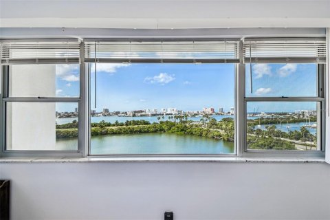 Condo in Clearwater, Florida, 2 bedrooms № 2234435 - photo 17