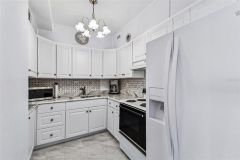 Condo in Clearwater, Florida, 2 bedrooms № 2234435 - photo 9