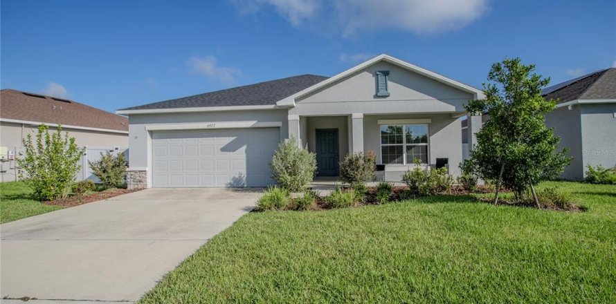 House in Clermont, Florida 4 bedrooms, 194.26 sq.m. № 1909849