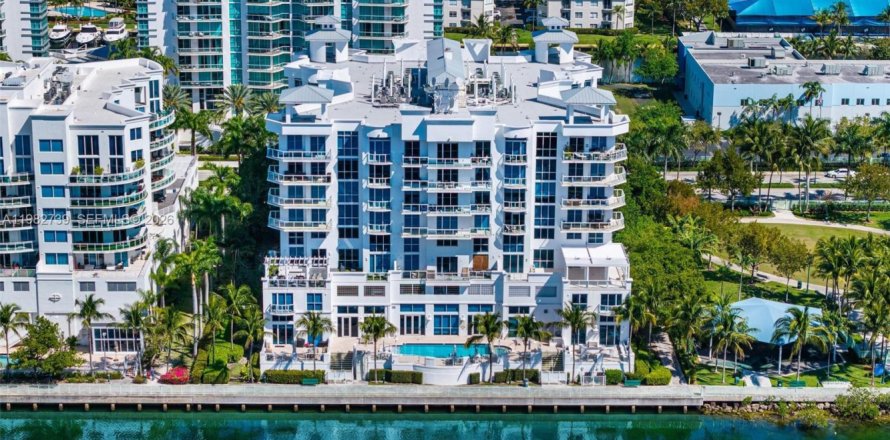 Condo à Aventura, Floride, 2 chambres  № 2056879