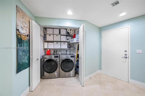 Copropriété à vendre à Aventura, Floride: 2 chambres, 134.99 m2 № 2056879 - photo 13