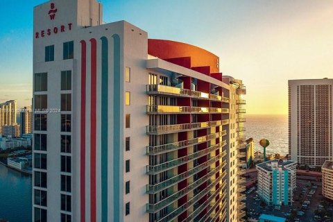Condo in Hallandale Beach, Florida, 2 bedrooms  № 1692422 - photo 2