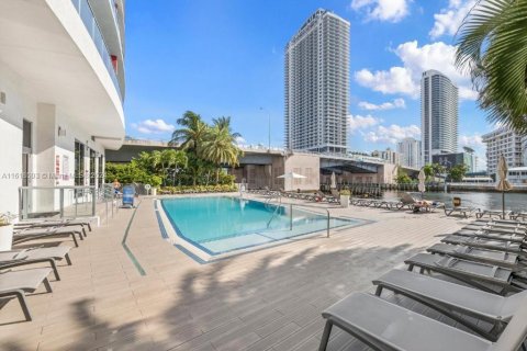 Condo in Hallandale Beach, Florida, 2 bedrooms  № 1692422 - photo 3