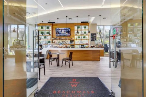 Condo in Hallandale Beach, Florida, 2 bedrooms  № 1692422 - photo 9