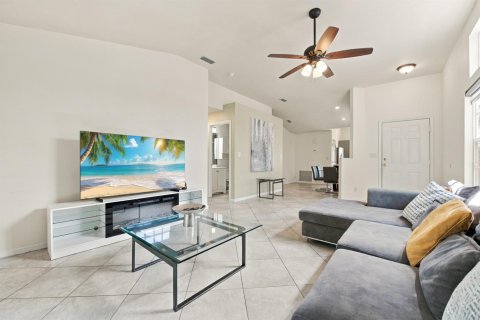 Villa ou maison à vendre à Boynton Beach, Floride: 2 chambres, 125.79 m2 № 2370217 - photo 11