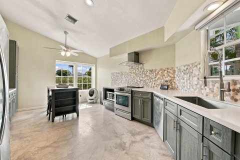 Villa ou maison à vendre à Boynton Beach, Floride: 2 chambres, 125.79 m2 № 2370217 - photo 4