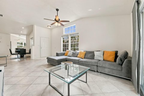 Villa ou maison à vendre à Boynton Beach, Floride: 2 chambres, 125.79 m2 № 2370217 - photo 9
