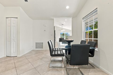 Villa ou maison à vendre à Boynton Beach, Floride: 2 chambres, 125.79 m2 № 2370217 - photo 7