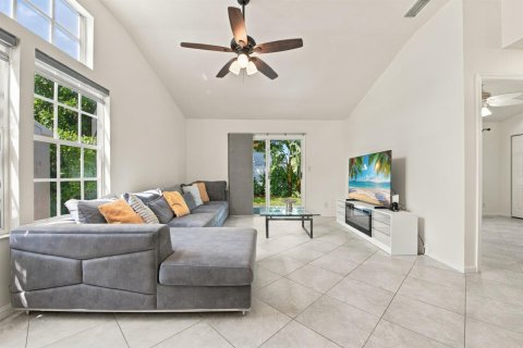 Villa ou maison à vendre à Boynton Beach, Floride: 2 chambres, 125.79 m2 № 2370217 - photo 12