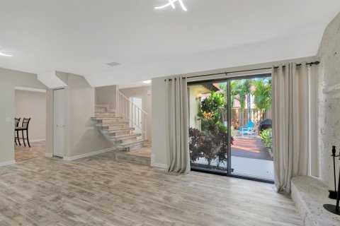 Купить таунхаус в Палм-Бич-Гарденс, Флорида 5 комнат, 107.49м2, № 2082469 - фото 15