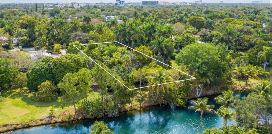 Terreno en Miami, Florida № 2008517