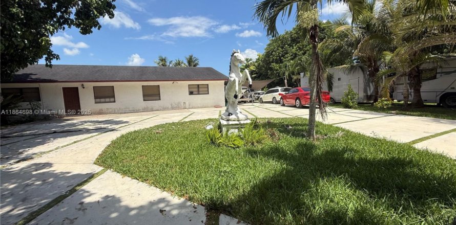 Casa en Miami, Florida 3 dormitorios, 307.32 m2 № 1893187