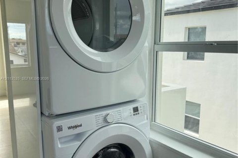 Appartement à louer à Hialeah, Floride: 2 chambres № 2434407 - photo 7