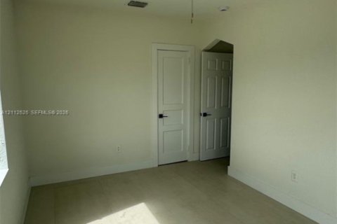 Appartement à louer à Hialeah, Floride: 2 chambres № 2434407 - photo 11