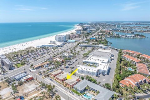 Condo in Saint Pete Beach, Florida, 2 bedrooms  № 2119062