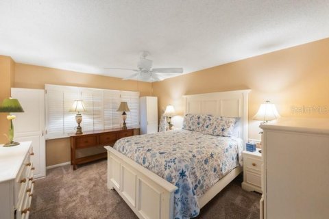 Condo in Saint Petersburg, Florida, 2 bedrooms № 2215904 - photo 25