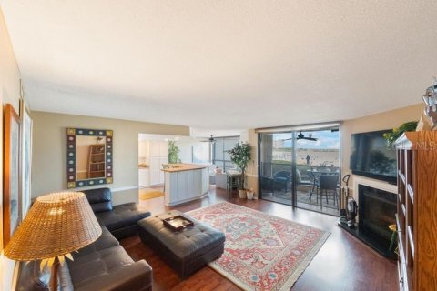 Condo in Saint Petersburg, Florida, 2 bedrooms № 2215904 - photo 14