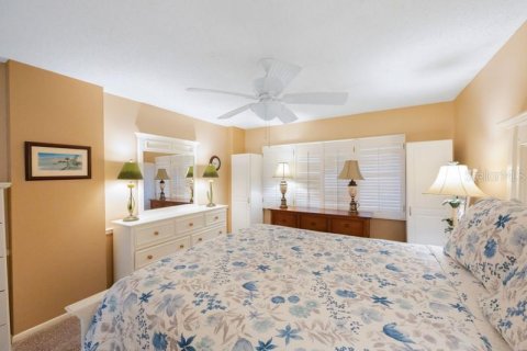 Condo in Saint Petersburg, Florida, 2 bedrooms № 2215904 - photo 27