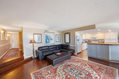 Condo in Saint Petersburg, Florida, 2 bedrooms № 2215904 - photo 13
