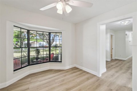 House in Winter Haven, Florida 3 bedrooms, 178.19 sq.m. № 1826975 - photo 24