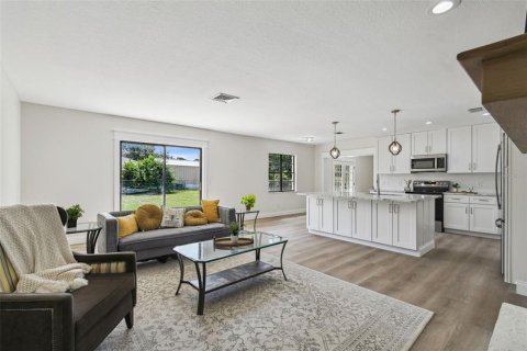 House in Winter Haven, Florida 3 bedrooms, 178.19 sq.m. № 1826975 - photo 29