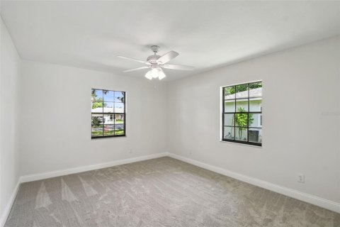 House in Winter Haven, Florida 3 bedrooms, 178.19 sq.m. № 1826975 - photo 9