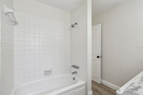 House in Winter Haven, Florida 3 bedrooms, 178.19 sq.m. № 1826975 - photo 12