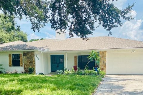House in Winter Haven, Florida 3 bedrooms, 178.19 sq.m. № 1826975 - photo 1
