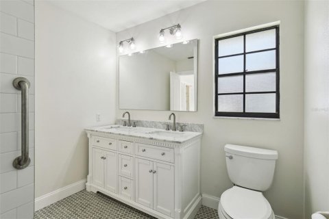 House in Winter Haven, Florida 3 bedrooms, 178.19 sq.m. № 1826975 - photo 18