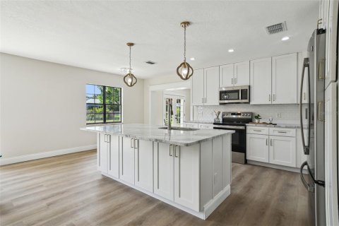 House in Winter Haven, Florida 3 bedrooms, 178.19 sq.m. № 1826975 - photo 30