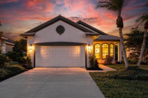 House in Bradenton, Florida 2 bedrooms, 184.6 sq.m. № 2361001