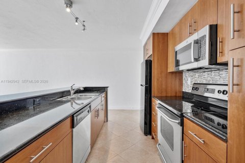 Condo in Bay Harbor Islands, Florida, 1 bedroom  № 2000294 - photo 9