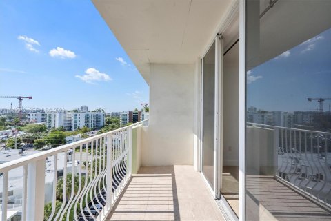 Condo in Bay Harbor Islands, Florida, 1 bedroom  № 2000294 - photo 3