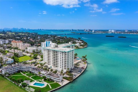 Condo in Bay Harbor Islands, Florida, 1 bedroom  № 2000294 - photo 28