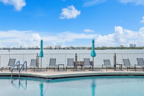 Condo in Bay Harbor Islands, Florida, 1 bedroom  № 2000294 - photo 21