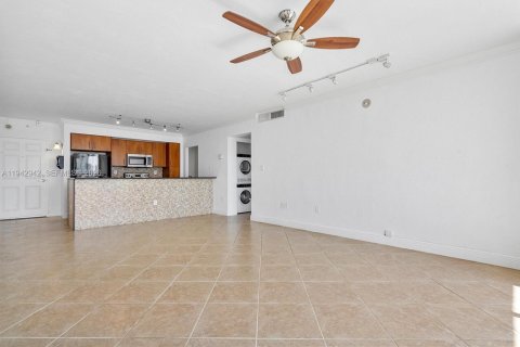 Condo in Bay Harbor Islands, Florida, 1 bedroom  № 2000294 - photo 7