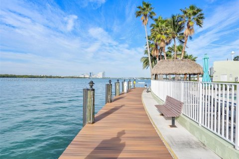 Condo in Bay Harbor Islands, Florida, 1 bedroom  № 2000294 - photo 19