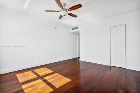 Condo in Bay Harbor Islands, Florida, 1 bedroom  № 2000294 - photo 14