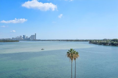 Condo in Bay Harbor Islands, Florida, 1 bedroom  № 2000294